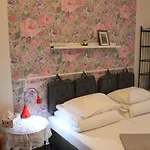 Kolorowa Guest * Warszawa